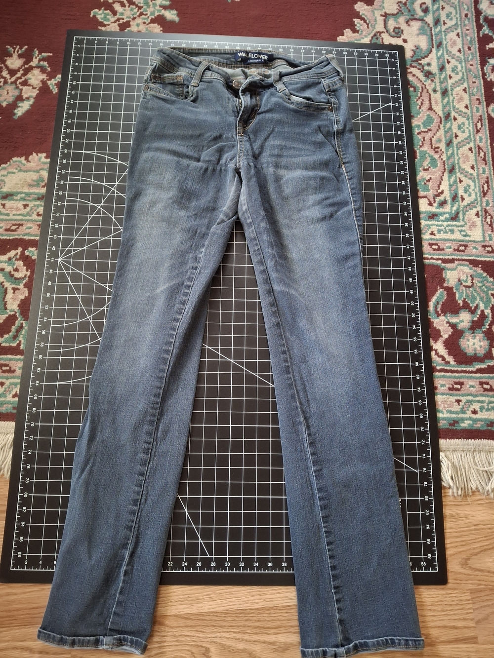 WallFlower Legendary Light Wash Straight Leg Jeans Size 5 (CFD059)